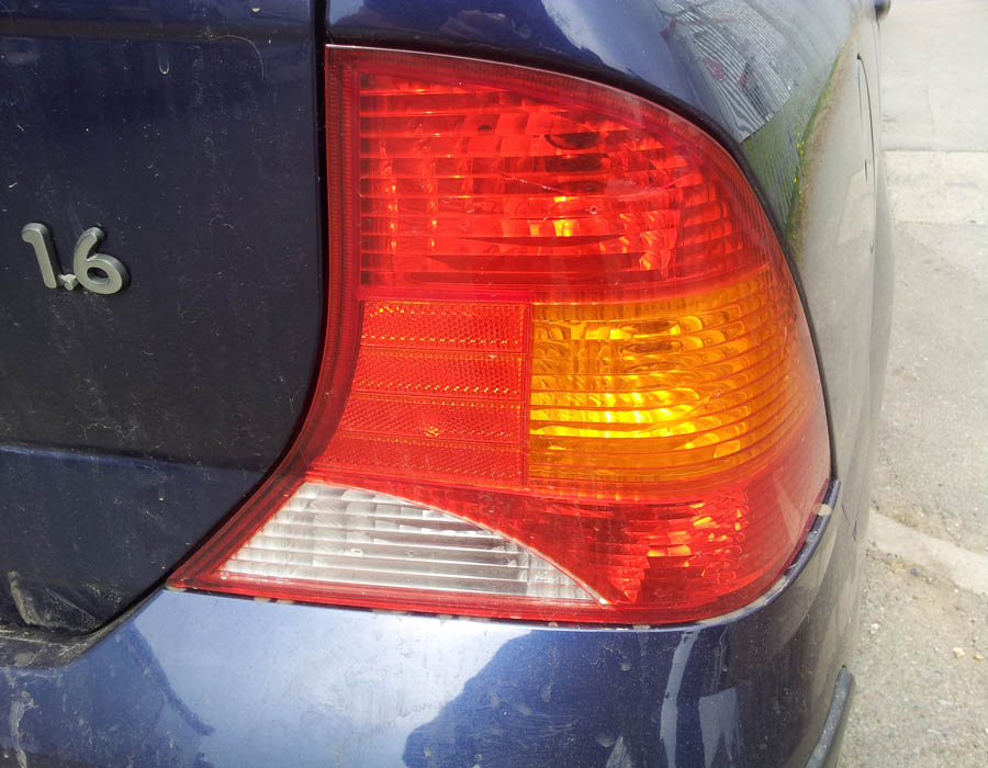 Ford Focus Ghia rear-light-drivers